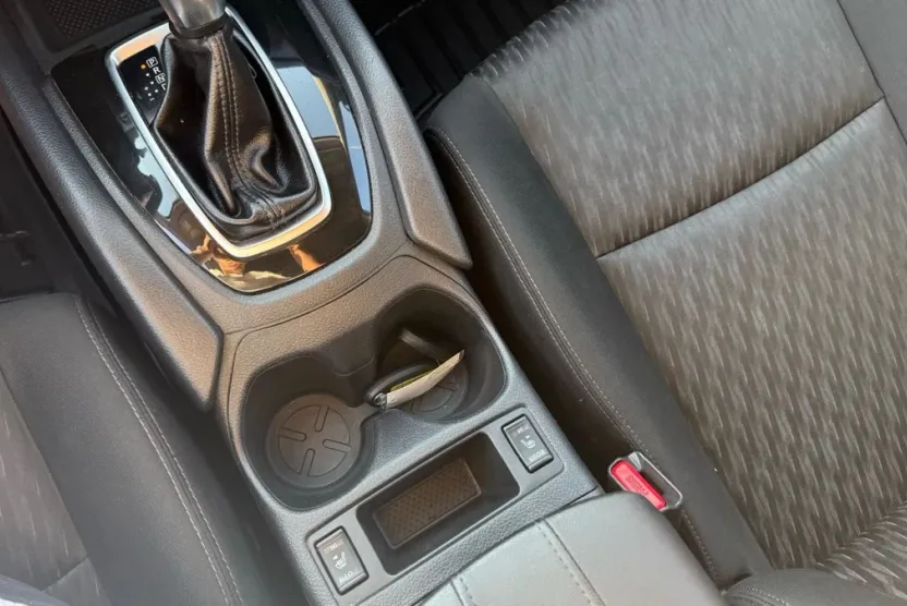 2017 Nissan Rogue SV photo 1