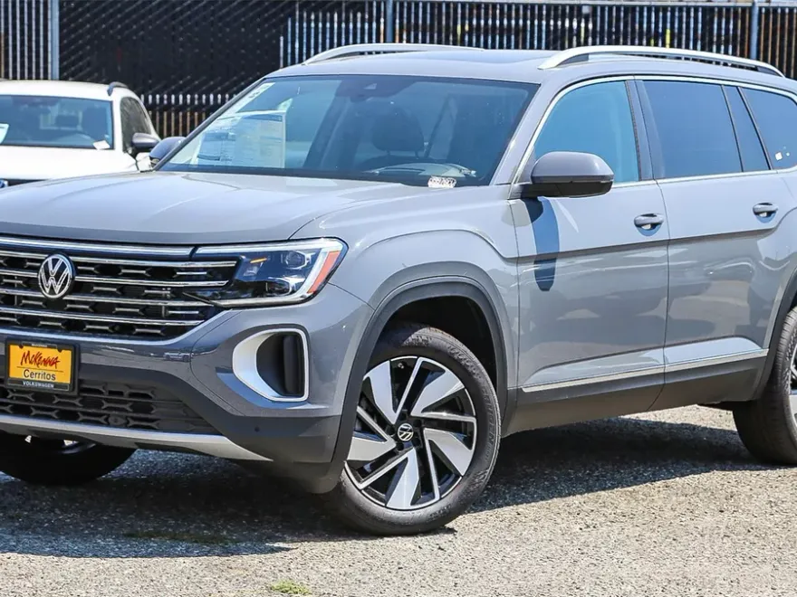2025 Volkswagen Atlas SEL photo 1