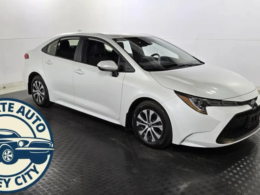 2022 Toyota Corolla Hybrid LE photo 1