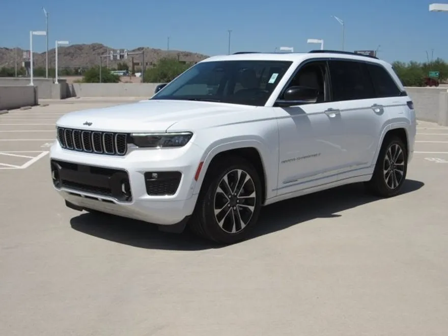2022 Jeep Grand Cherokee Overland photo 1