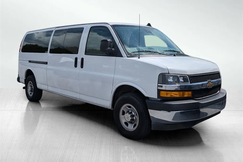 2024 Chevrolet Express 3500 LT Passenger photo 1