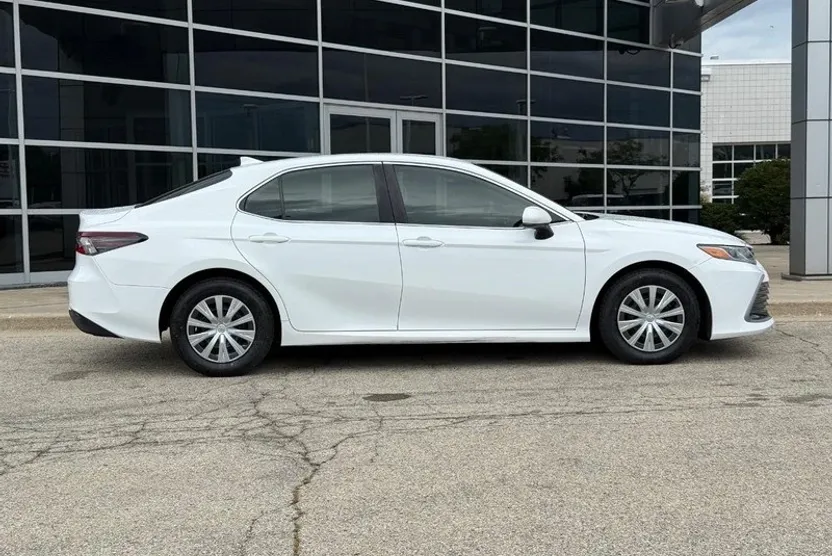 2023 Toyota Camry Hybrid LE photo 1