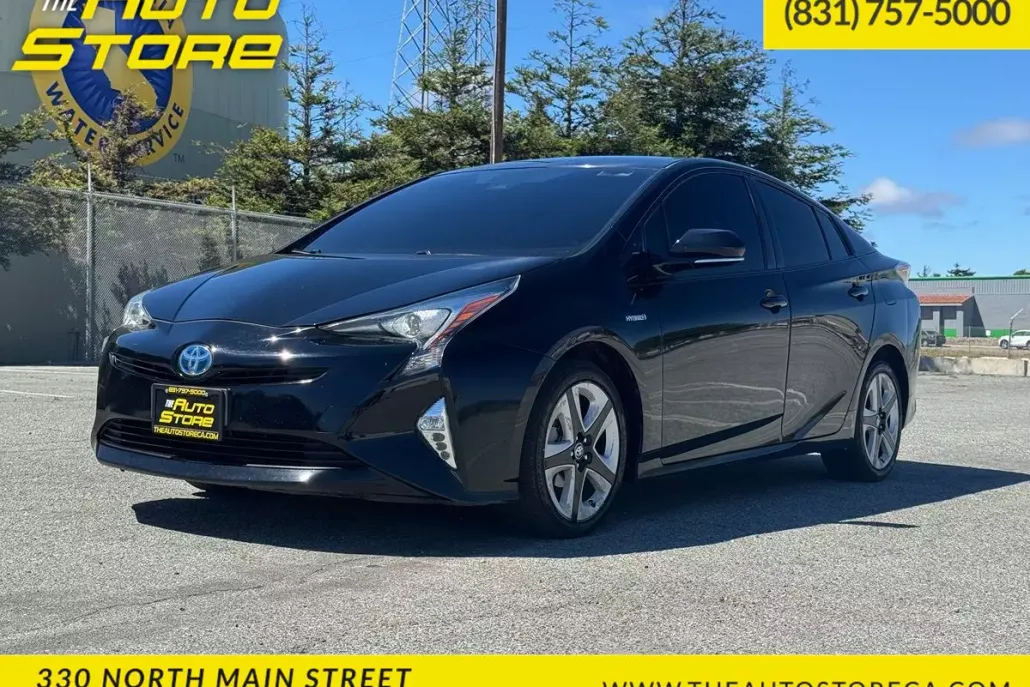2017 Toyota Prius Three Touring photo 1