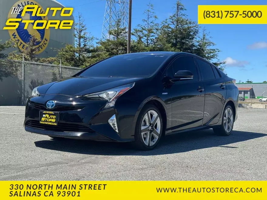 2017 Toyota Prius Three Touring photo 1