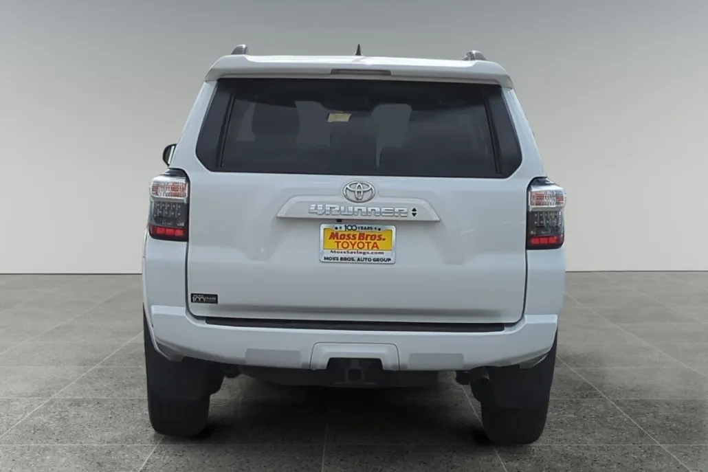 2022 Toyota 4Runner SR5 photo 1