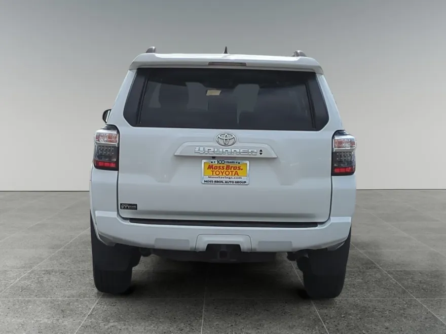 2022 Toyota 4Runner SR5 photo 1
