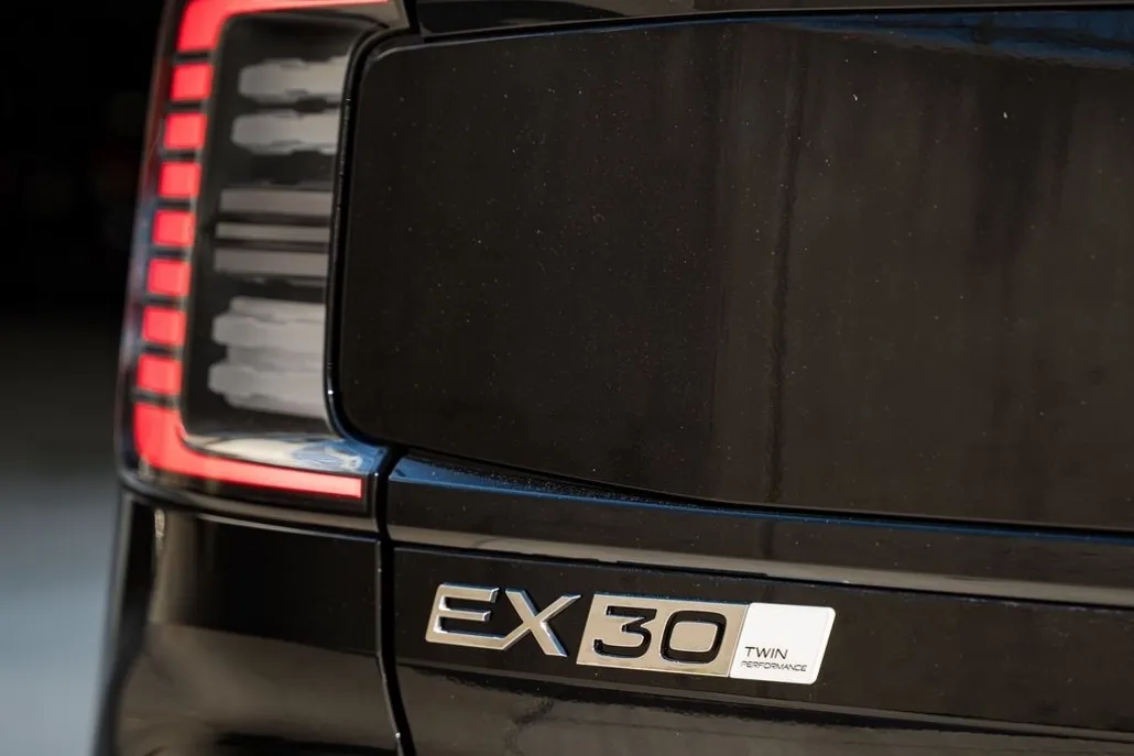 2025 Volvo EX30 Plus photo 1