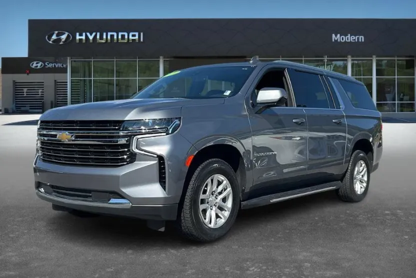 2021 Chevrolet Suburban LT photo 1
