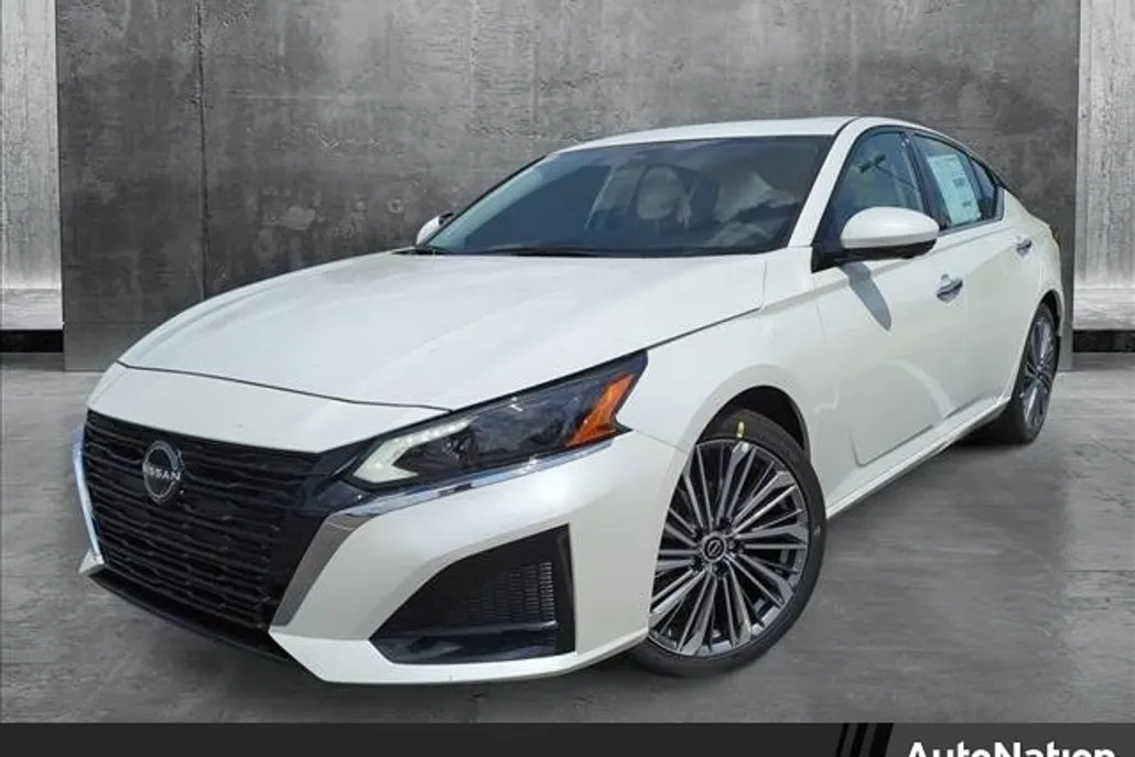 2024 Nissan Altima 2.5 SL photo 1