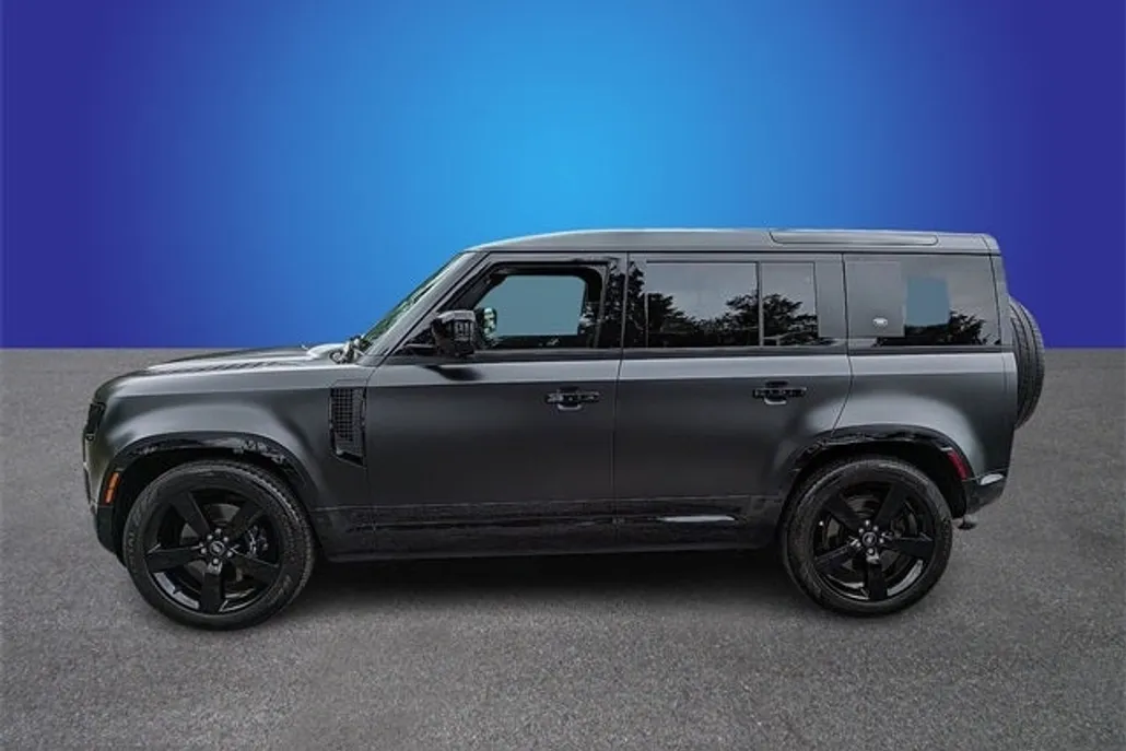 2023 Land Rover Defender V8 photo 1
