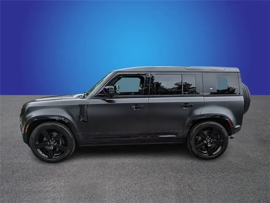 2023 Land Rover Defender V8 photo 1