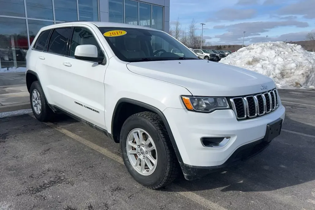 2019 Jeep Grand Cherokee Laredo photo 1
