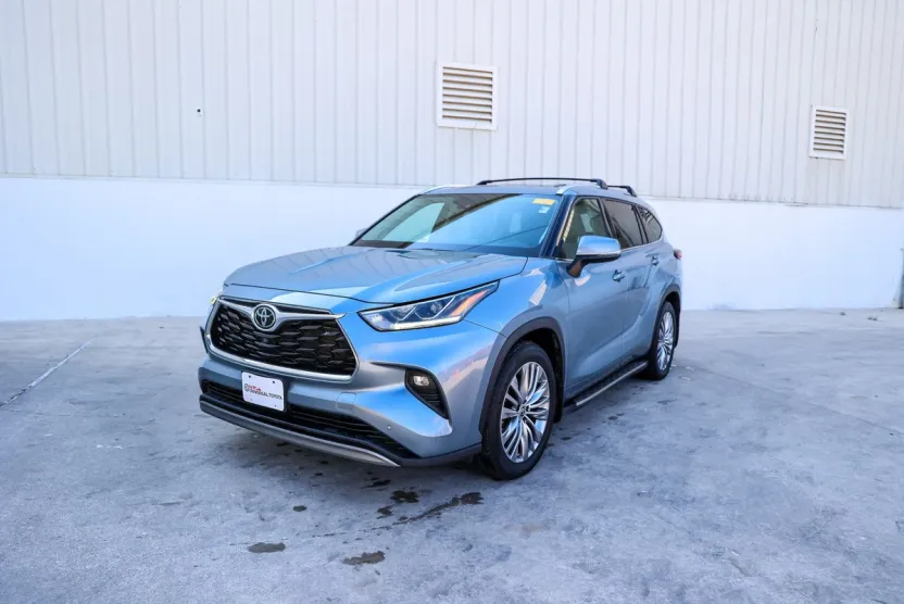 2022 Toyota Highlander Platinum photo 1