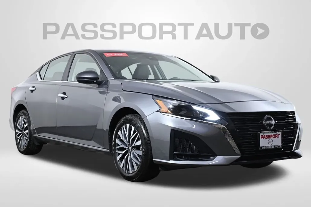 2025 Nissan Altima 2.5 SV photo 1