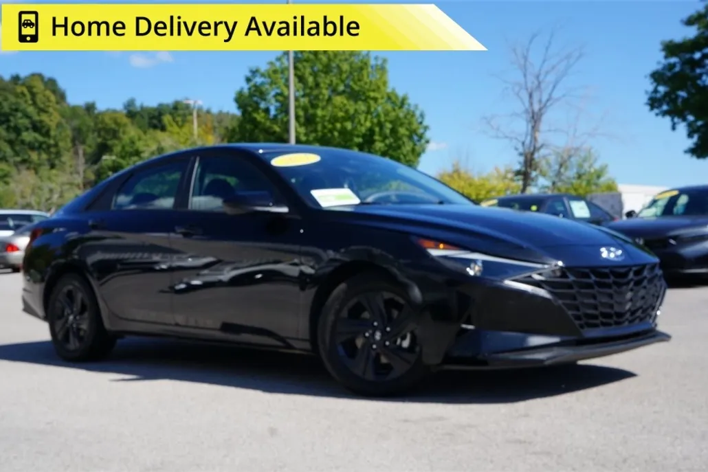2021 Hyundai Elantra SEL photo 1