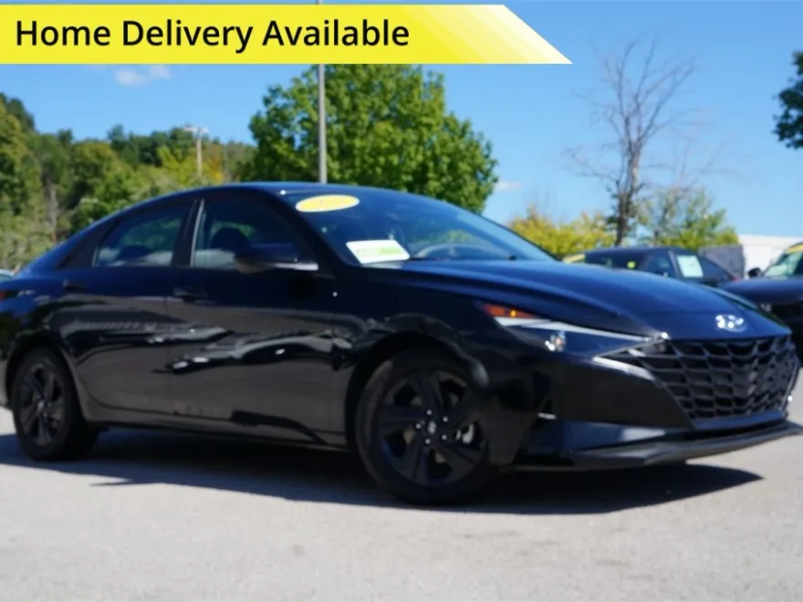2021 Hyundai Elantra SEL photo 1