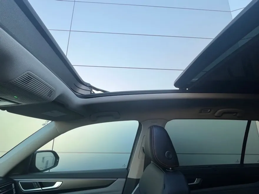 2025 Volkswagen Atlas Peak Edition SE photo 1