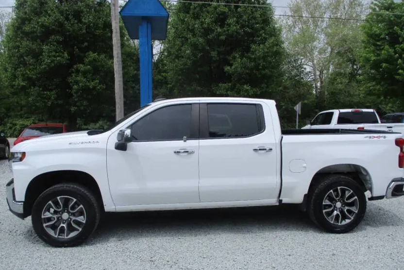 2021 Chevrolet Silverado LT photo 1