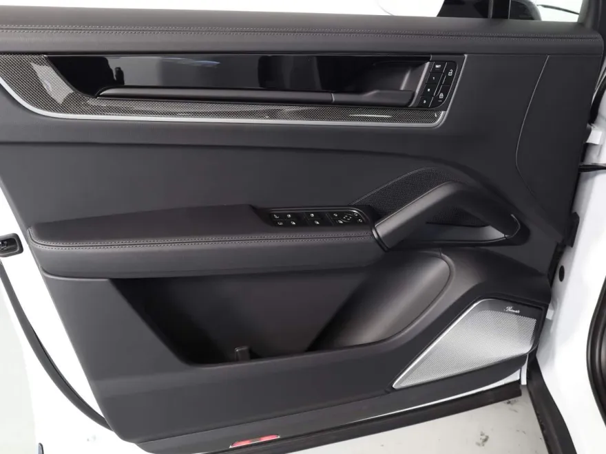 2025 Porsche Cayenne Turbo E-Hybrid photo 20