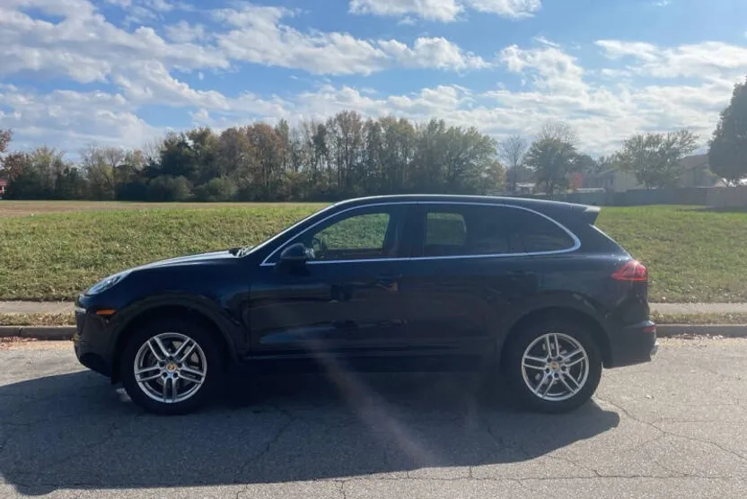 2016 Porsche Cayenne photo 1