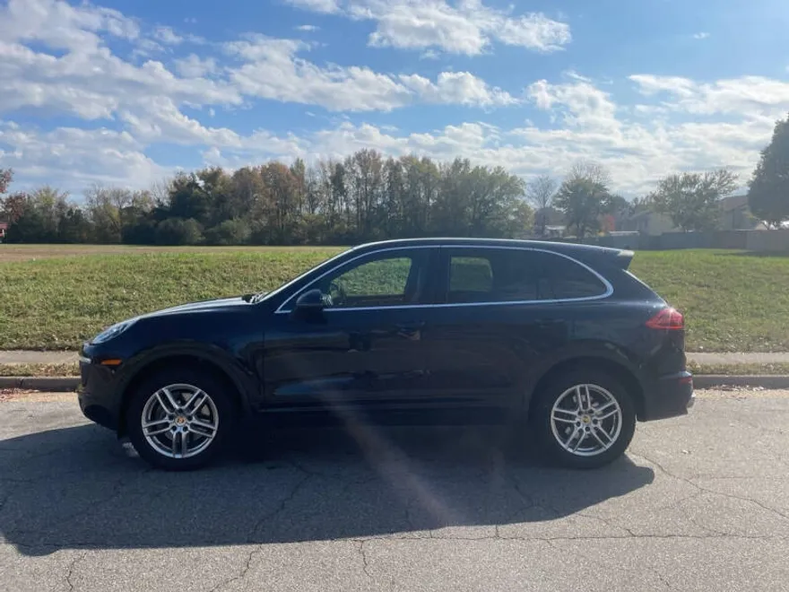 2016 Porsche Cayenne photo 1