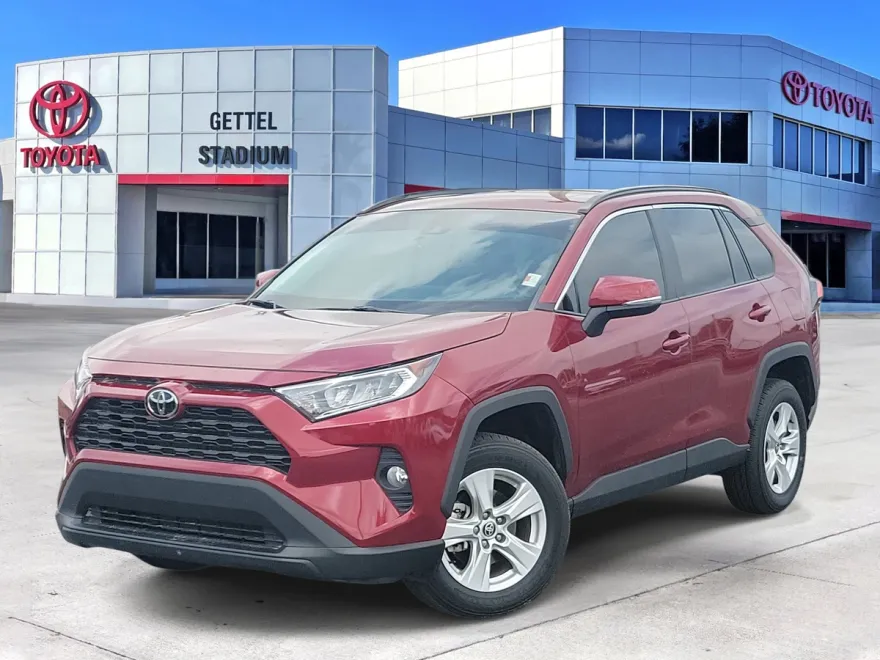 2021 Toyota RAV4 XLE photo 1