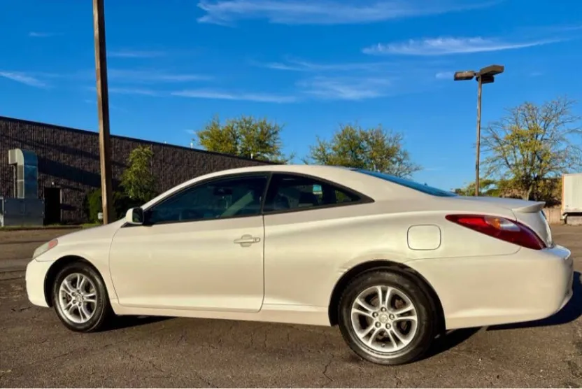 2004 Toyota Camry Solara SE photo 1