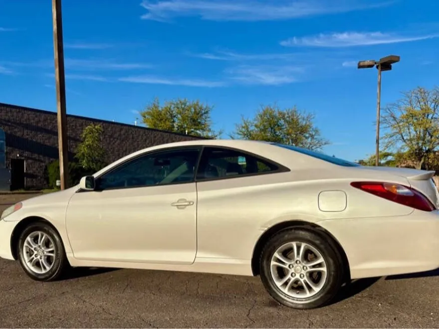 2004 Toyota Camry Solara SE photo 1