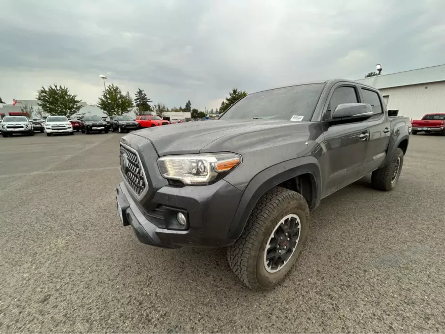 2019 Toyota Tacoma TRD photo 1
