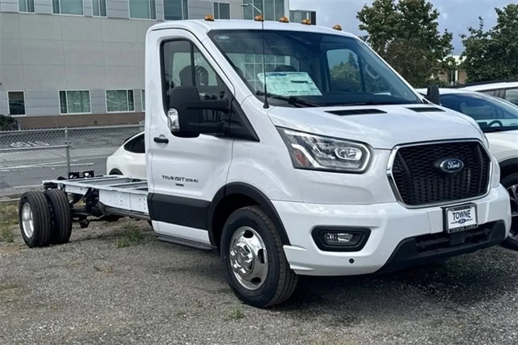 2024 Ford Transit Chassis photo 1