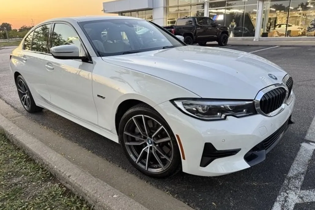 2022 Bmw 330e xDrive photo 1