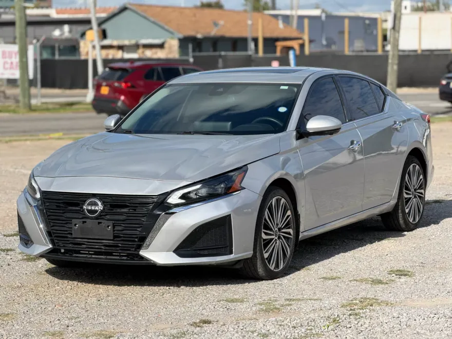 2023 Nissan Altima 2.5 SL photo 1