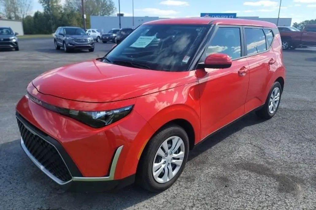 2024 Kia Soul LX S photo 1