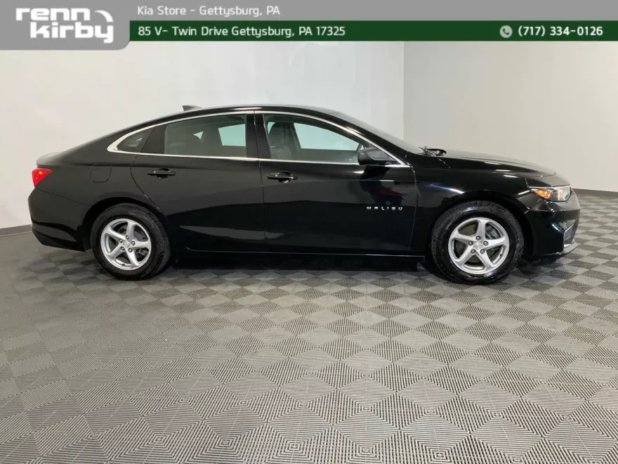 2017 Chevrolet Malibu LS photo 1