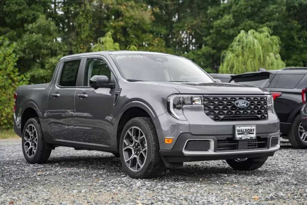 2025 Ford Maverick Lariat photo 1