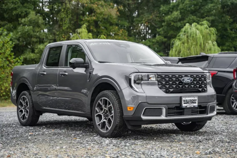 2025 Ford Maverick Lariat photo 1