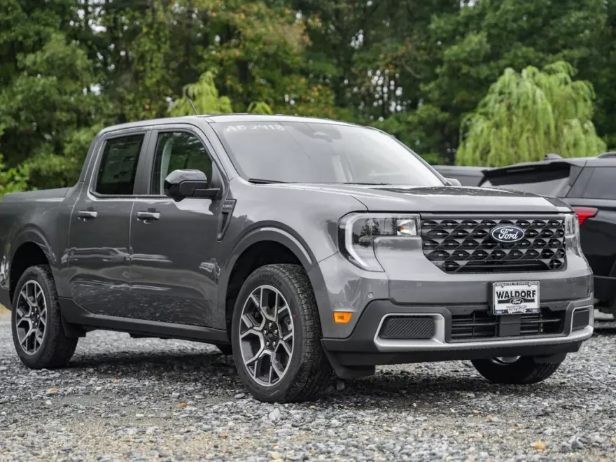 2025 Ford Maverick Lariat photo 1