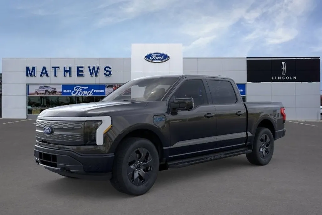 2025 Ford F-150 Lightning Lariat photo 1