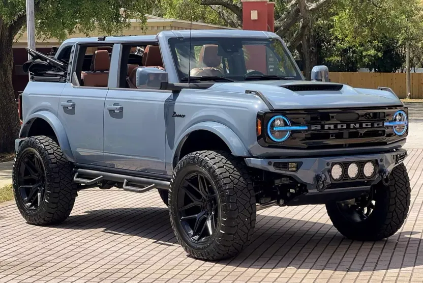 2024 Ford Bronco Outer Banks photo 1