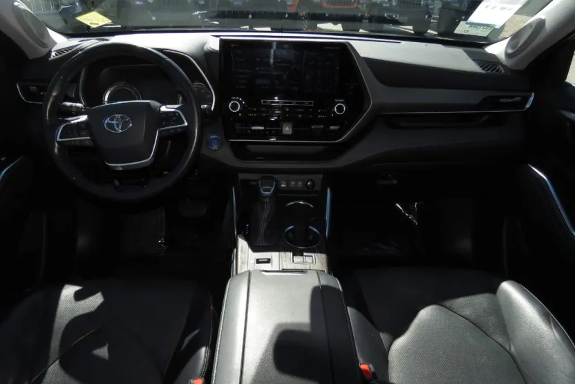 2022 Toyota Highlander Hybrid Limited photo 1