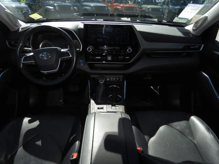 2022 Toyota Highlander Hybrid Limited photo 1