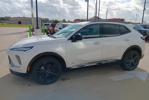 2025 Buick Envision Sport Touring photo 3