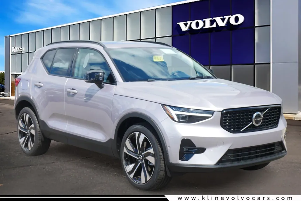2026 Volvo XC40 Plus photo 1