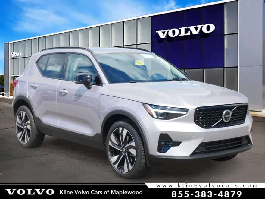 2026 Volvo XC40 Plus photo 1