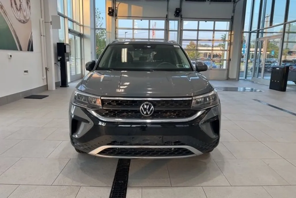 2022 Volkswagen Taos SE photo 1