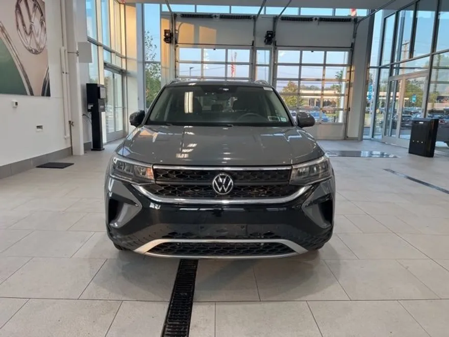 2022 Volkswagen Taos SE photo 1