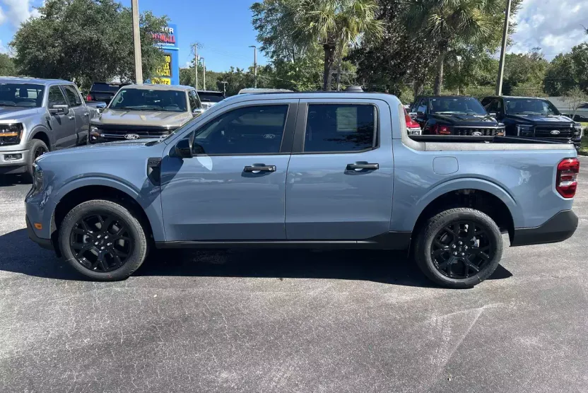 2025 Ford Maverick XLT photo 1
