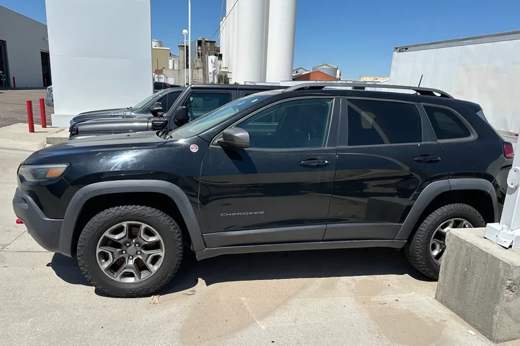 2019 Jeep Cherokee Trailhawk photo 1