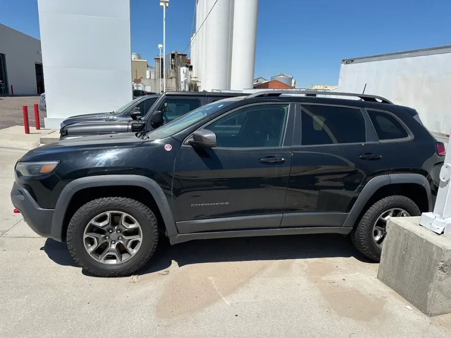 2019 Jeep Cherokee Trailhawk photo 1