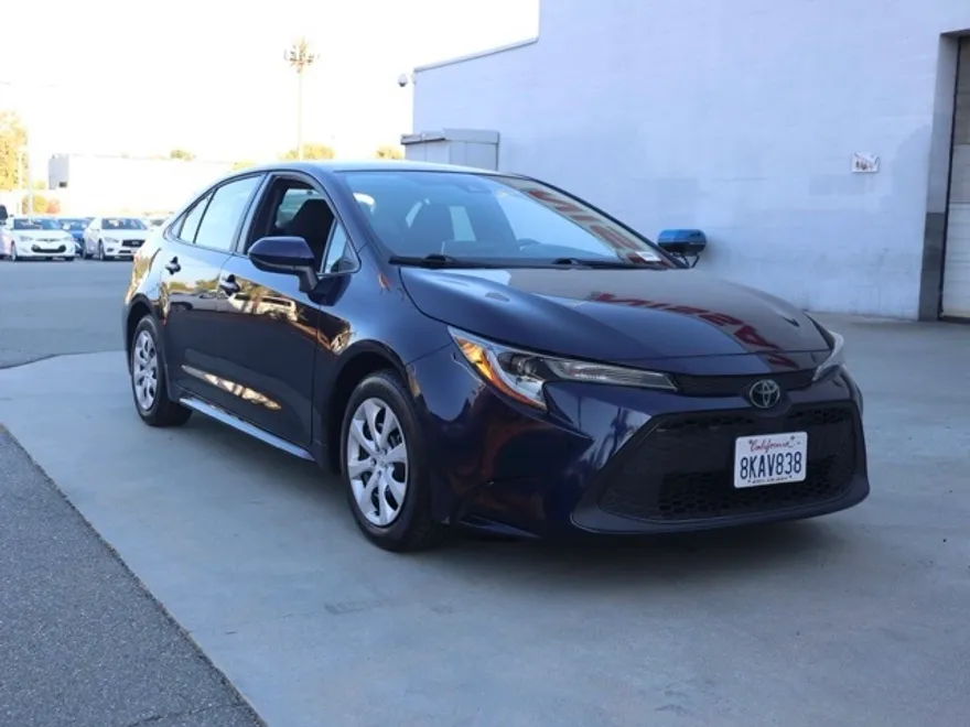 2020 Toyota Corolla LE photo 1